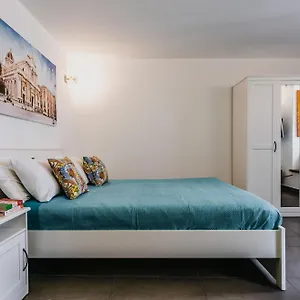cozy-apartment-in-the-city-center-sicilian-mood.sicilyhotelsitaly.net/